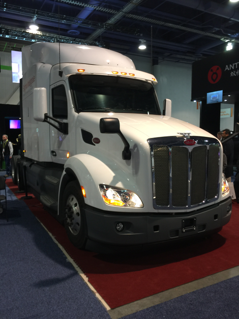 Illustration for article titled I Ripped Down The Vegas Strip GTA-Style In A Peterbilt Without Getting Arrested